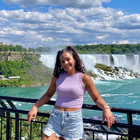 Meet your Posher, Monica - Picture 1 of 1